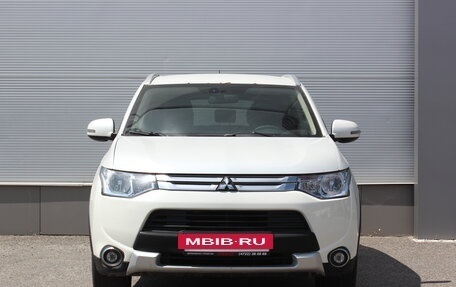 Mitsubishi Outlander III рестайлинг 3, 2014 год, 1 495 000 рублей, 3 фотография