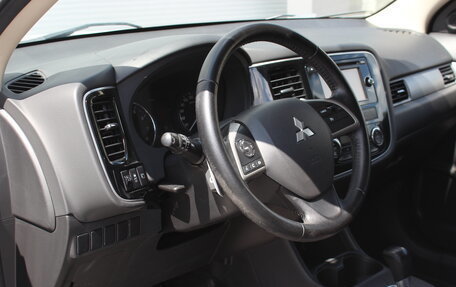 Mitsubishi Outlander III рестайлинг 3, 2014 год, 1 495 000 рублей, 13 фотография