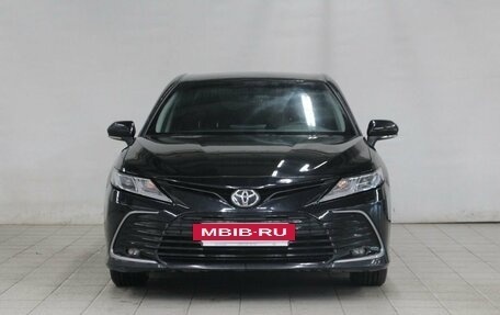 Toyota Camry, 2021 год, 3 600 000 рублей, 2 фотография