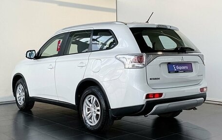 Mitsubishi Outlander III рестайлинг 3, 2014 год, 1 640 000 рублей, 4 фотография