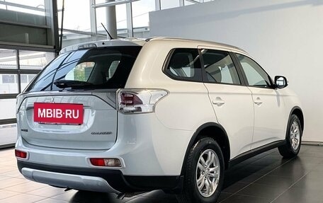 Mitsubishi Outlander III рестайлинг 3, 2014 год, 1 640 000 рублей, 5 фотография