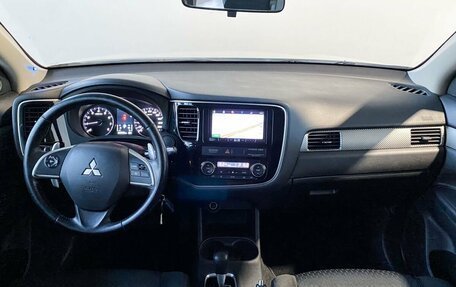 Mitsubishi Outlander III рестайлинг 3, 2014 год, 1 640 000 рублей, 14 фотография