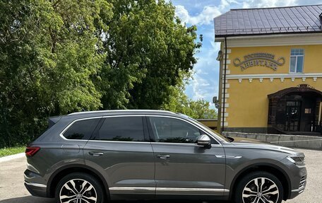 Volkswagen Touareg III, 2018 год, 5 360 000 рублей, 4 фотография