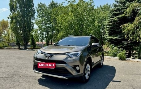 Toyota RAV4, 2019 год, 2 950 000 рублей, 2 фотография