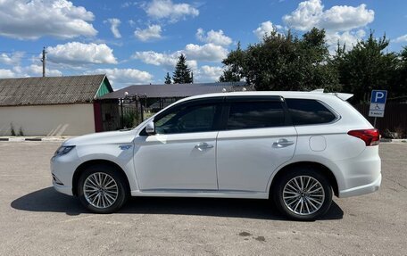 Mitsubishi Outlander III рестайлинг 3, 2018 год, 3 200 000 рублей, 4 фотография