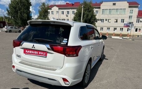 Mitsubishi Outlander III рестайлинг 3, 2018 год, 3 200 000 рублей, 9 фотография