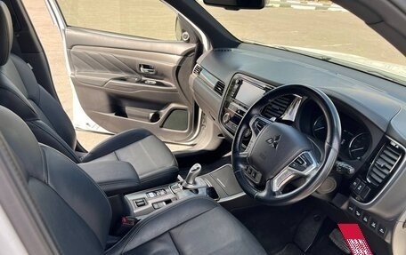 Mitsubishi Outlander III рестайлинг 3, 2018 год, 3 200 000 рублей, 10 фотография