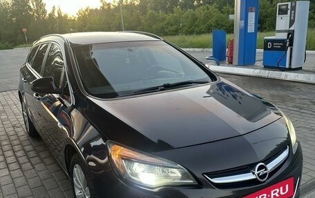 Opel Astra J, 2013 год, 950 000 рублей, 2 фотография