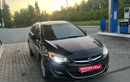 Opel Astra J, 2013 год, 950 000 рублей, 4 фотография