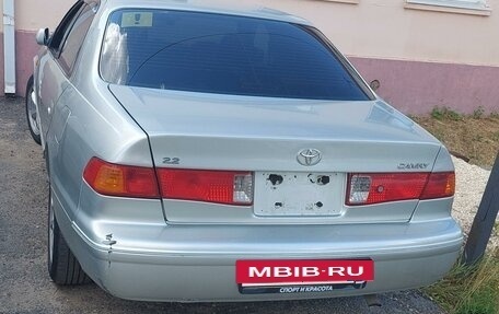 Toyota Camry, 2001 год, 650 000 рублей, 3 фотография