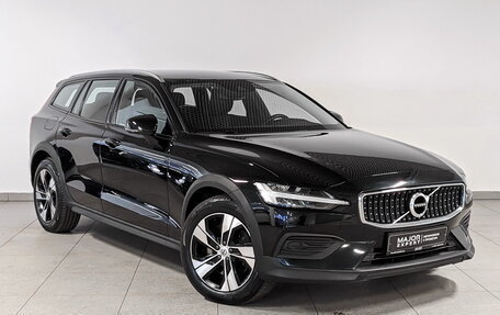 Volvo V60 Cross Country II, 2021 год, 4 820 000 рублей, 3 фотография