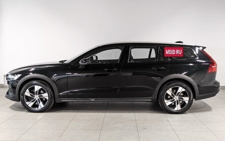 Volvo V60 Cross Country II, 2021 год, 4 820 000 рублей, 8 фотография