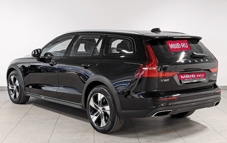 Volvo V60 Cross Country II, 2021 год, 4 820 000 рублей, 7 фотография