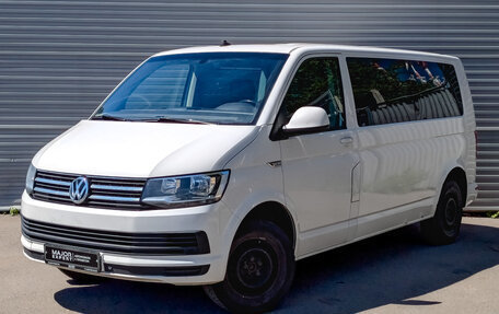 Volkswagen Caravelle T6 рестайлинг, 2019 год, 2 750 000 рублей, 1 фотография