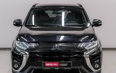 Mitsubishi Outlander III рестайлинг 3, 2021 год, 3 135 000 рублей, 2 фотография