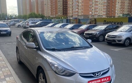 Hyundai Elantra V, 2013 год, 870 000 рублей, 2 фотография