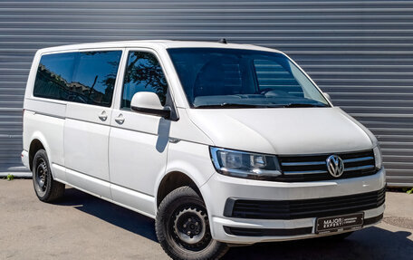 Volkswagen Caravelle T6 рестайлинг, 2019 год, 2 750 000 рублей, 3 фотография