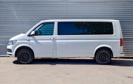 Volkswagen Caravelle T6 рестайлинг, 2019 год, 2 750 000 рублей, 8 фотография