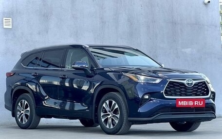 Toyota Highlander, 2022 год, 2 фотография