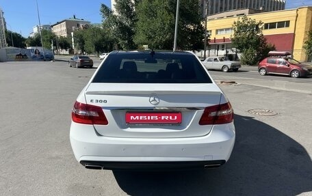 Mercedes-Benz E-Класс, 2012 год, 2 950 000 рублей, 3 фотография