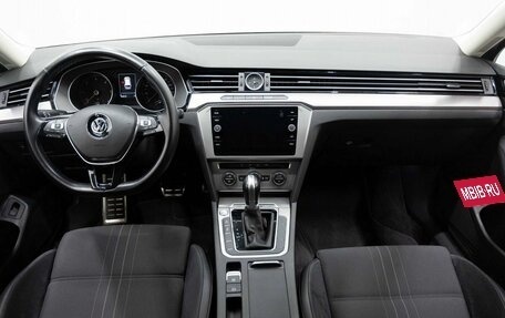 Volkswagen Passat B8 рестайлинг, 2018 год, 16 фотография