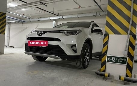 Toyota RAV4, 2015 год, 2 500 000 рублей, 2 фотография