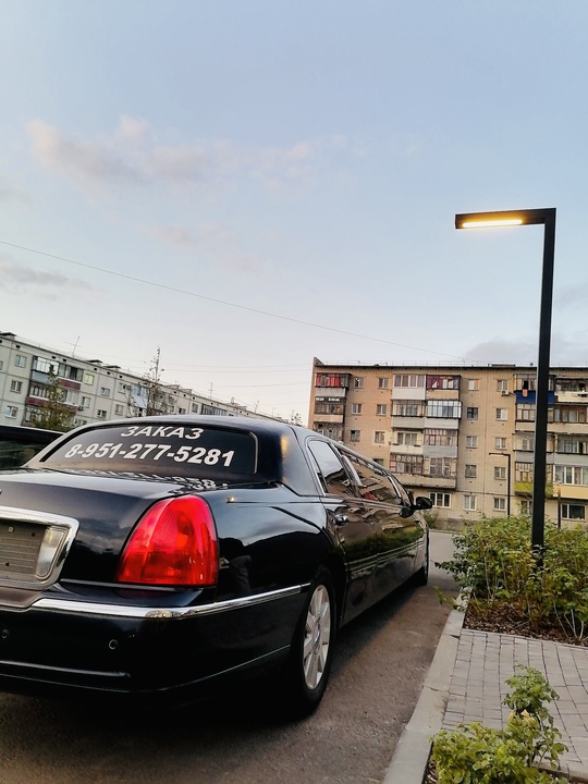 Lincoln Town Car III рестайлинг, 2004 год, 900 000 рублей, 3 фотография