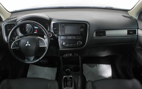 Mitsubishi Outlander III рестайлинг 3, 2014 год, 11 фотография