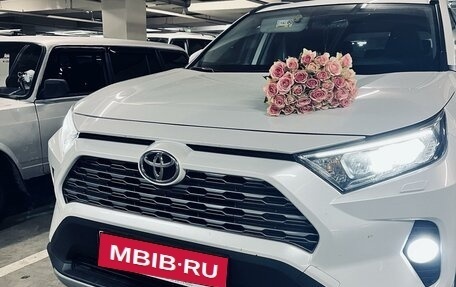 Toyota RAV4, 2021 год, 3 800 000 рублей, 1 фотография