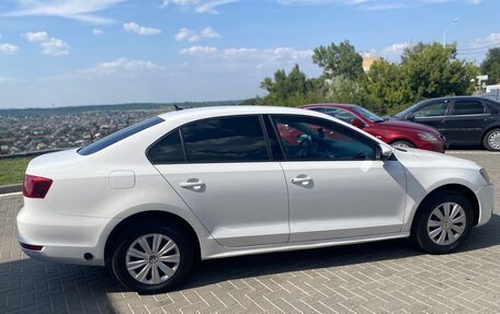 Volkswagen Jetta VI, 2013 год, 950 000 рублей, 3 фотография