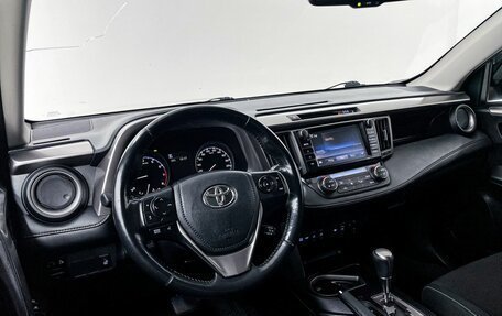 Toyota RAV4, 2017 год, 2 800 000 рублей, 23 фотография