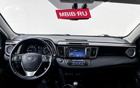 Toyota RAV4, 2017 год, 2 800 000 рублей, 21 фотография