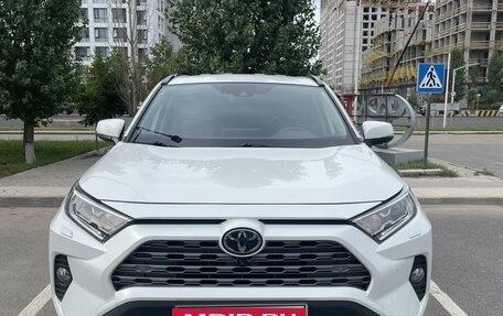 Toyota RAV4, 2019 год, 4 200 000 рублей, 2 фотография