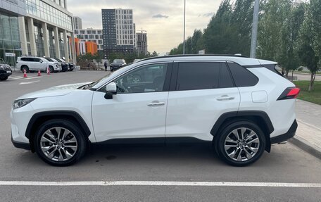 Toyota RAV4, 2019 год, 4 200 000 рублей, 5 фотография