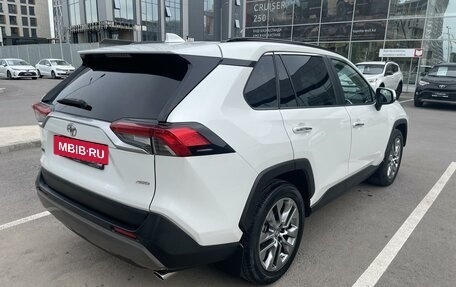 Toyota RAV4, 2019 год, 4 200 000 рублей, 7 фотография