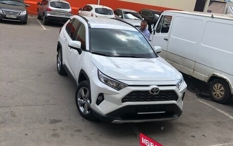 Toyota RAV4, 2021 год, 3 800 000 рублей, 5 фотография