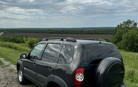 Chevrolet Niva I рестайлинг, 2017 год, 850 000 рублей, 5 фотография