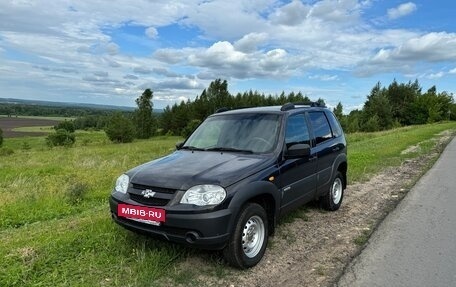 Chevrolet Niva I рестайлинг, 2017 год, 850 000 рублей, 2 фотография