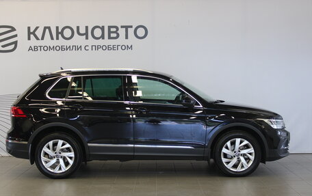 Volkswagen Tiguan II, 2021 год, 2 695 000 рублей, 4 фотография