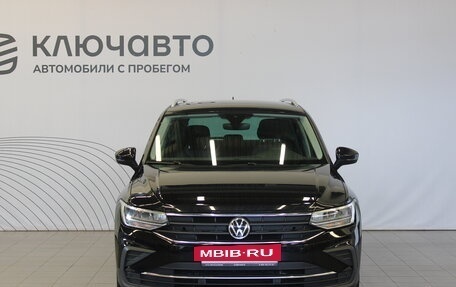 Volkswagen Tiguan II, 2021 год, 2 695 000 рублей, 2 фотография