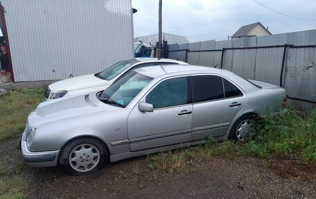 Mercedes-Benz E-Класс, 1995 год, 240 000 рублей, 2 фотография