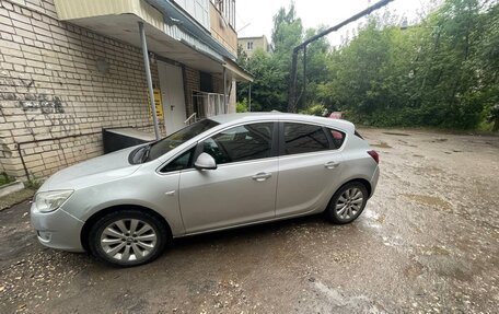 Opel Astra J, 2010 год, 730 000 рублей, 4 фотография