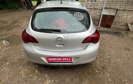 Opel Astra J, 2010 год, 730 000 рублей, 3 фотография