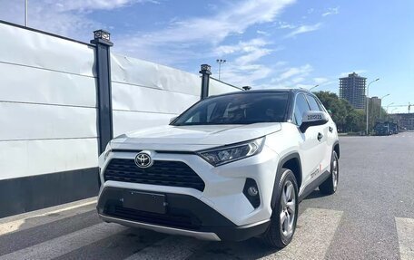 Toyota RAV4, 2021 год, 2 450 000 рублей, 1 фотография