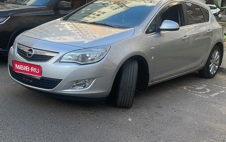 Opel Astra J, 2011 год, 1 фотография