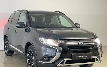 Mitsubishi Outlander III рестайлинг 3, 2021 год, 2 620 000 рублей, 1 фотография