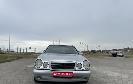 Mercedes-Benz E-Класс, 1998 год, 550 000 рублей, 1 фотография