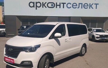 Hyundai H-1 II рестайлинг, 2018 год, 3 380 000 рублей, 1 фотография