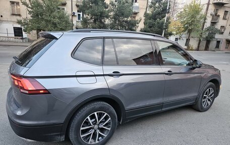 Volkswagen Tiguan II, 2019 год, 2 770 000 рублей, 2 фотография