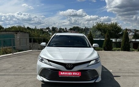 Toyota Camry, 2018 год, 3 100 000 рублей, 1 фотография